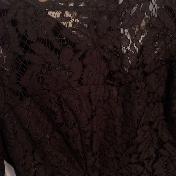 Lace dress - Picture 2 of 6